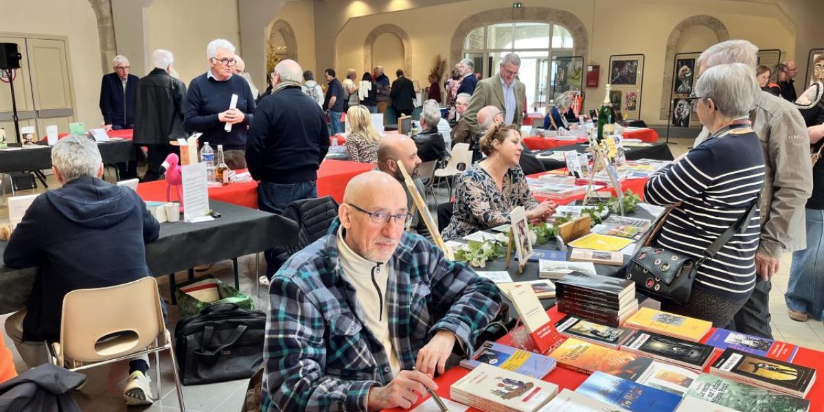 Une ambiance conviviale autour des auteurs et des livres